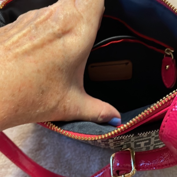 Adorable Tommy Hilfiger purse - Picture 4 of 7